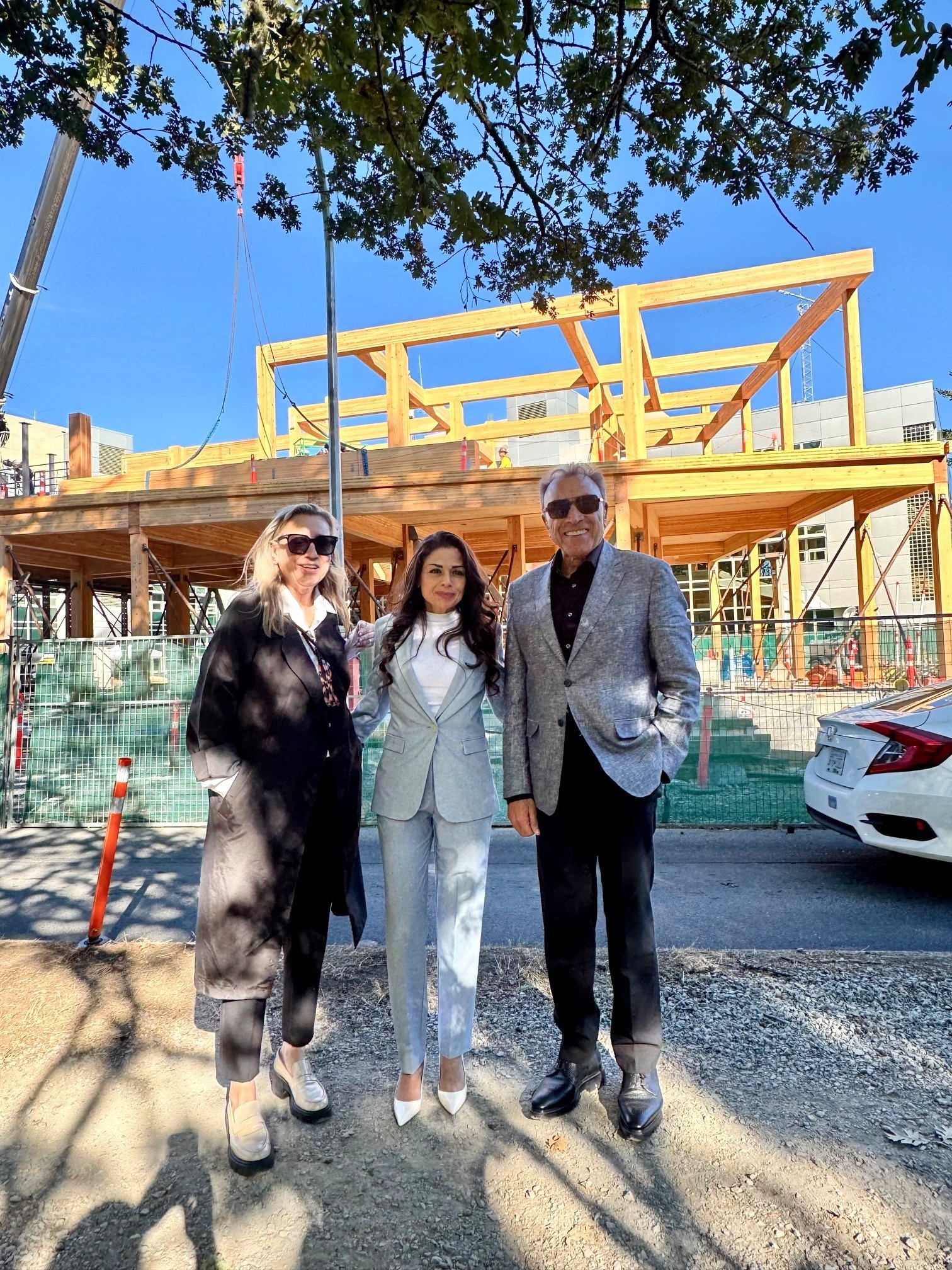 Margaret Thomson and Hamid Eshghi visit Dean Hoorfar at UVic